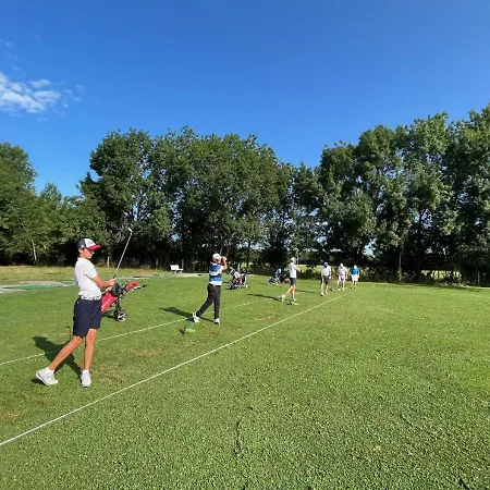 Loft Angers Sud, Golf & Chateaux ホテル *